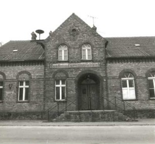Calau-Saßleben-Kalkwitz, Hauptstraße 9. Ehemaliges Gasthaus "Hermann Heinrich" (1905). Straßenfront