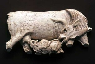 À jour gearbeites Relief: "Kuh mit Kalb"