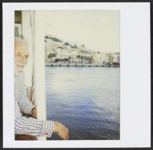 Wolfram Siebeck schaut vom Deck des Luxuskreuzers M. S. Europa aufs Meer bei Ibiza