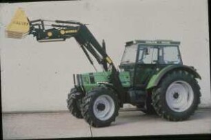 Fotografie: Traktor, Allradtraktor, Zubehör, Frontlader