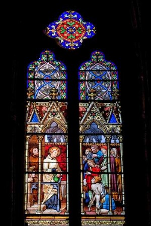 Frankreich. Auvergne. Allier. Saint Pourcain sur Sioule. Eglise Saint Croix. 11 bis 15 Jahrhundert. Fenster