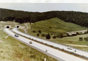 Tunnel bei Hölzern in km 528,925 Südportale