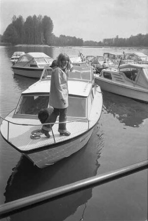 Anfahrt des Karlsruher Motorbootclubs Nautico nach Philippsburg zur Eröffnung der Sommersaison