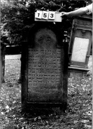 Grabstein 153