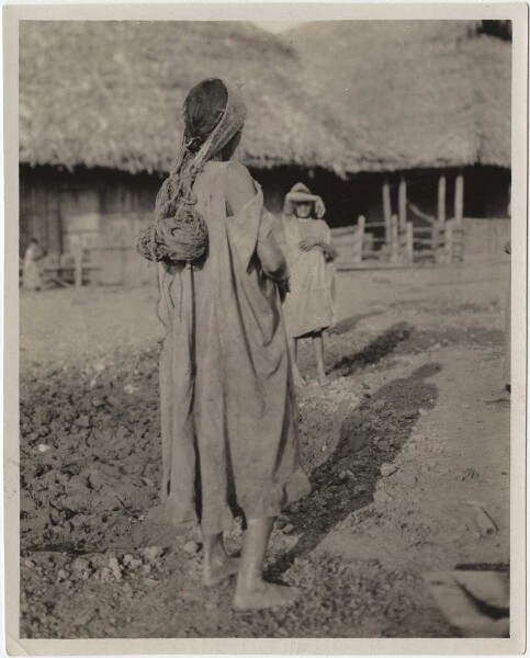 Yuracáre with carrying net