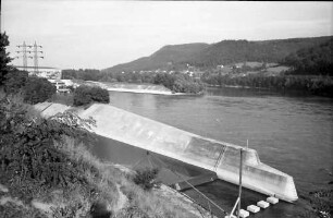 Albbruck: Einfluss der Alb in den Rhein mit Teil des Kraftwerks