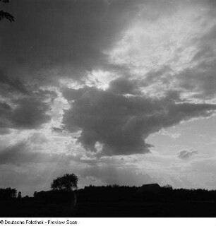 Wolkenansicht in der Abenddämmerung im Spreewald