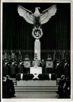 Adolf Hitler eröffnet Berliner Automobilausstellung 1939