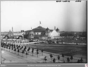 Sängerfest: Festhalle mit Festplatz von Nordwesten