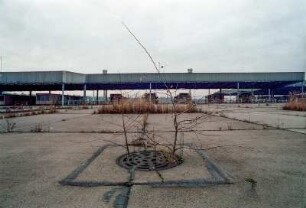 Helmstedt-Marienborm. Ehemals innerdeutscher Grenzübergang an der Autobahn Hannover-Berlin. Jetzt Grenzmuseum.. Teilweise in schäbigem, lieblosen Zustand. 1997