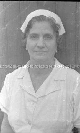 Selbstversenkung des Hochseepassagierdampfers "Columbus" am 19. Dezember 1939, Heimfahrt der älteren Besatzungsangehörigen (54-60 Jahre) vom Internierungslager auf Angel Island, Kalifornien, auf dem italienischen Dampfer "Fella", Porträt einer Krankenschwester(?)