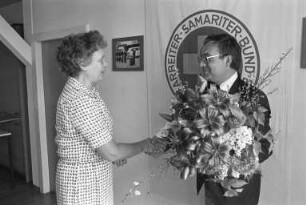 Arbeiter-Samariter-Bund Karlsruhe Ortsverband Karlsruhe. Ehrung des 15 000. Fördermitglieds Helga Hessler