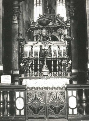 Grabmal des Heiligen Stanislaw, Bischof von Kraków : Grabmal des Heiligen Stanislaw, Bischof von Kraków. Silbersarg (1677). Kraków, Wawel