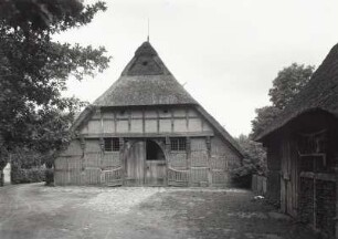 Bad Zwischenahn, Ammerländer Bauernhaus : Bad Zwischenahn. Ammerländer Bauernhaus. Giebelfront mit Einfahrt