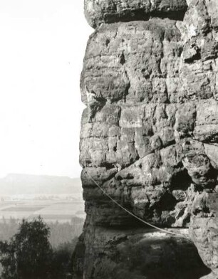 Sächsische Schweiz. Schrammsteine, Jungfer. Seilschaft Karlheinz Gonda an der Ostkante (VIIc)