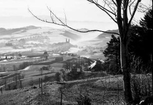 St. Peter: Gesamtblick vom nördlichen Hang mit Nebel