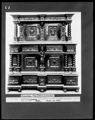 Imitation eines venetianischen Barockschranks