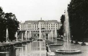 Peterhof. Schloss Peterhof. Palast und Große Kaskade