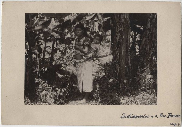 Indian woman from the province of Bocas with her child