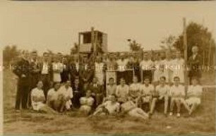 Deutsche Kriegsgefangene in Sportkleidung, im englischen Kriegsgefangenenlager in Douglas