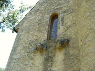 Friedhofskirche (Wüstung Wülfingen) Giebelseite mit Fester und Steinkonsolen