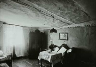 Güstrow. Fachwerkhaus der inneren Altstadt. Kombiniertes Wohn- und Schlafzimmer