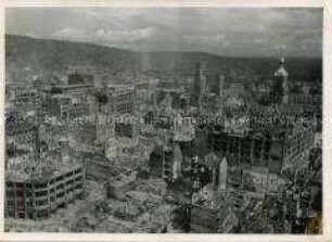 Zerstörte Stadt nach einem Luftangriff in Deutschland