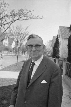 75. Geburtstag des Geschäftsführers der Firma Drogerie und Chemikalienbedarf Carl Roth, Ludwig Roth