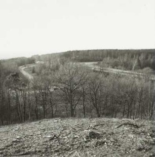 Autobahnanschlußstelle Dresden-Nord. Blick vom gerodeten Gelände des künftigen Zubringers nach Westen auf alten Zubringer und Autobahn : Dresden-Heller. Autobahnanschlußstelle Dresden-Nord. Blick vom gerodeten Gelände des künftigen Zubringers nach Westen auf alten Zubringer und Autobahn