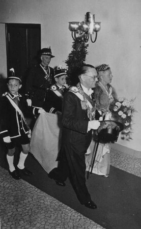 1951 Edelknaben, Schleppenträger