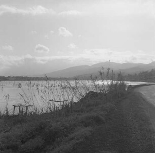 Sizilien, wahrscheinlich ein Blick über den Lago di Ganzirri bei Messina