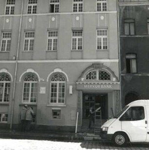Auerbach, Friedensstraße 10. Geschäftshaus der Merkur Bank (um 1910). Straßenansicht