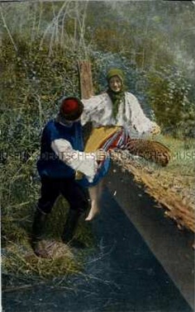 Junges Paar in ukrainischer Volkstracht