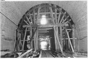 Engelbergtunnel, km 581,940 - 582,260 Zimmerung und Auskleidung