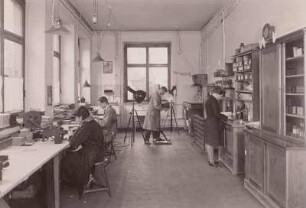 Sächsische Landesbildstelle, Blick in die Fotowerkstatt, 1930