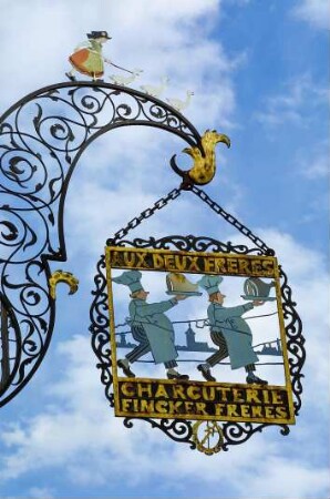 Frankreich. Alsace. Haut Rhin. Colmar. Altstadt. Gastronomieschild
