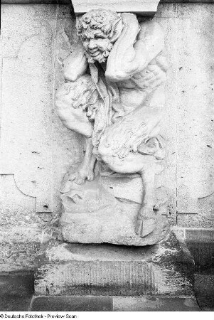 Konsole mit hockendem Faun