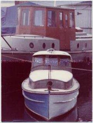 Zwei Boote im Hafen