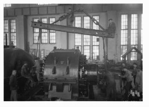 Industrie-Kraftwerk. Reparatur des Generators an Turbine 4 : Lauta (Niederlausitz). Industrie-Kraftwerk. Reparatur des Generators an Turbine 4