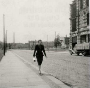 2. Tag nach der Hochwasser-Katastrophe Juli 1954 : Richard-Lipinski-Str. gegen Friedrich-Ebert-Str.