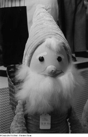 Zwerg als Puppe