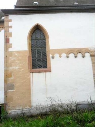 Kirche von Norden-Querhaus im Nordosten (vor Chor) von Norden mit Blendbogenfries - Fenster Gotisch erneuert