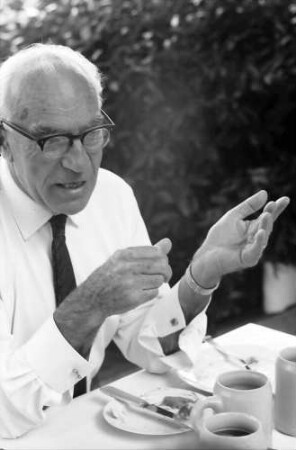 22. Tagung 1972 Mediziner; Beim Bayrischen Frühstück: Sir John C. Eccles