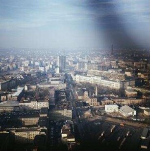 Luftaufnahme, Blick von Osten in die Hardenbergstraße Richtung Ernst-Reuter-Platz. Berlin-Charlottenburg, Hardenbergstraße, Ernst-Reuter-Platz