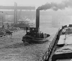 Frachtschiff im Hafen