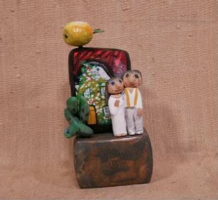 Paar vor Haus -Apfel,Grün (Auf duklen Klotz) 1