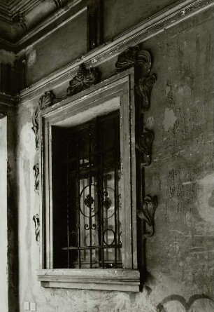 Dresden-Neustadt, Louisenstraße 67. Wohnhaus (1900). Fenster im Hausflur