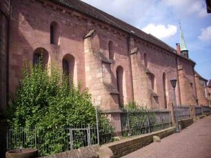 Stadtkirche (ehemals Refektorium) Ansicht über Traufseite Ost mit Romanischen Bestandteilen