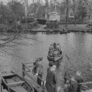 Fähre Rahnsdorf-Müggelheim, 1966. SW-Foto © Kurt Schwarz.