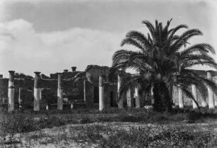 Neapel? Ruine eines römischen Gebäudes mit Säulenstellung